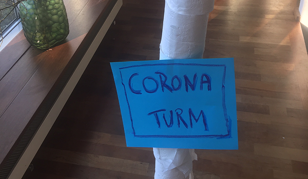 Das heutige Spiel: Wir bauen einen Coronaturm!